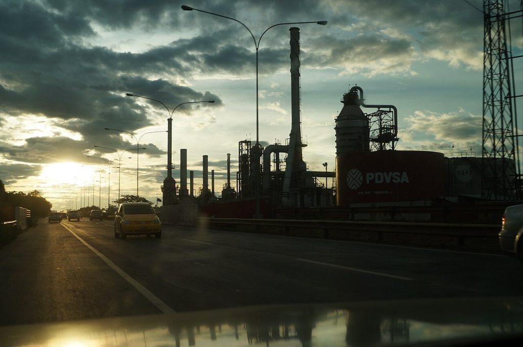 Empresas dos EUA fecham acordos com a Venezuela para explorar petróleo após queda de Maduro