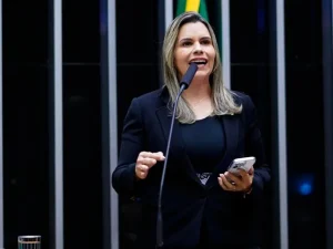 Justiça Eleitoral manda apagar ataque apócrifo contra deputada Clarissa Tércio