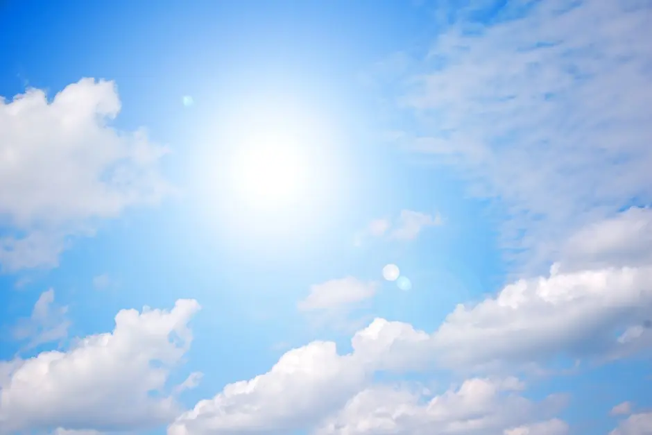 Termômetros disparam até 38°C em várias regiões do Brasil, enquanto Sul enfrenta mínima de 7°C