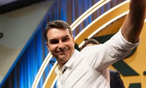 Flávio Bolsonaro reforça equipe econômica com sete especialistas para estruturar plano de governo