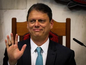 De olho em 2,8 milhões de eleitores, Tarcísio avança no ABC para tentar liquidar eleição no 1º turno