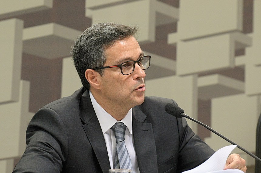 Banco Central aperta regras do Pix e impõe teto de R$ 200 para aparelhos novos contra fraudes
