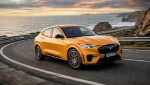 Mustang elétrico com 487 cv vai de 0 a 100 km/h em 3,7 segundos e aposta em espaço para a família