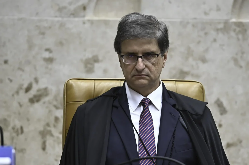Gonet pede envio de inquéritos de Lulinha para a primeira instância e tenta tirar caso de André Mendonça