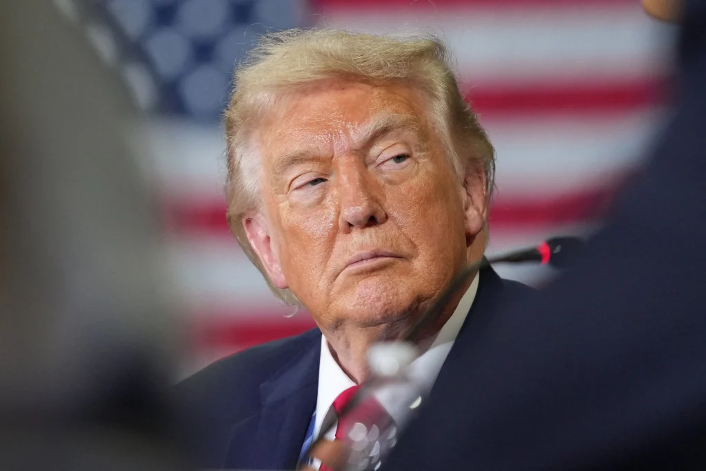 Canadá declara guerra comercial aos EUA após Trump impor tarifa de 50% sobre US$ 20 bilhões em produtos