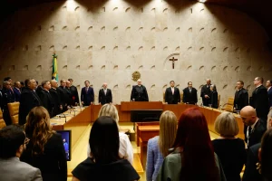 O alerta de jurista sobre a corrosão democrática e o papel do STF: 'A volta ao império da Constituição'