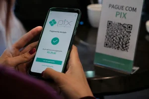 Instabilidade no Pix trava transferências em oito grandes bancos e acende alerta no Banco Central