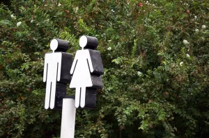 TJMG condena shopping a pagar indenização após segurança exigir documento de pessoa trans em banheiro