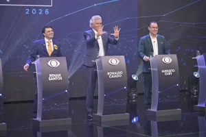 Ausências de Lula e Flávio marcam debate da Band e abrem espaço para embates sobre segurança e economia