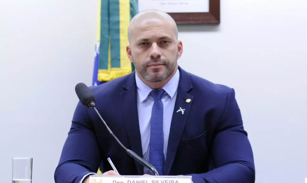 Defesa de Daniel Silveira reage a intimação de Moraes e exige acesso a documentos mantidos sob sigilo