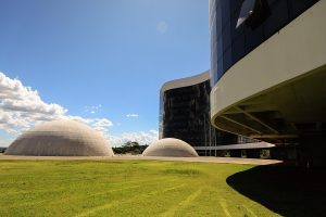 Quase 23% dos candidatos ao Congresso disputam eleições fora de seu estado de origem