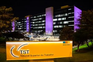 Avanço da PEC da Escala 6×1 acende alerta no TST sobre risco de desemprego e informalidade