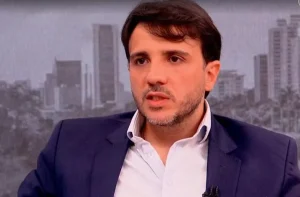 Candidato ao Planalto, Renan Santos vai à Bienal de SP para lançar biografia sobre bastidores do MBL
