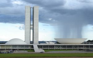 Patrimônio de parlamentares do PT tem saltos milionários e chega a crescer até 870%