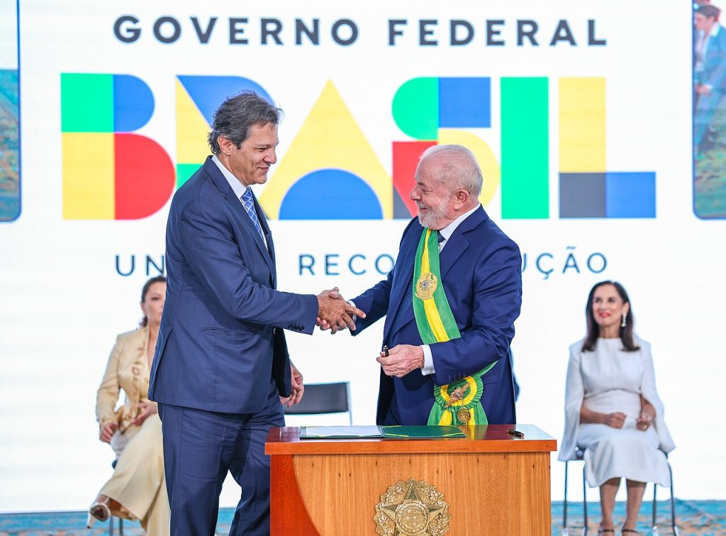 Governo propõe salário mínimo de R$ 1.741 para 2027 e acende alerta sobre impacto fiscal bilionário