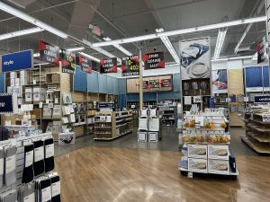 O colapso da Bed Bath & Beyond: como o fechamento de 360 lojas expõe o fim da era dos megagigantes do varejo físico