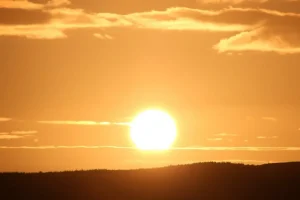 Termômetros batem quase 40°C no Centro-Oeste enquanto Sul enfrenta risco de geada