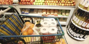 Dívida pública de R$ 10,8 trilhões e juros a 14% sufocam famílias e levam gigantes do varejo à crise