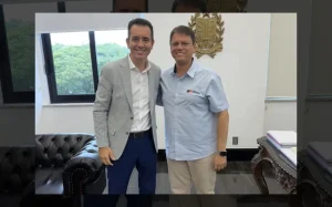 Racha no PSDB: ala histórica se revolta contra apoio a Tarcísio de Freitas em São Paulo