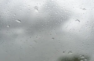 Frente fria traz temporais e derruba temperaturas no Sul e Sudeste, alerta Inmet