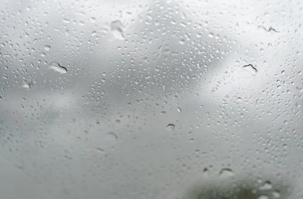 Frente fria traz temporais e derruba temperaturas no Sul e Sudeste, alerta Inmet