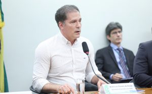 Lulinha processa Alfredo Gaspar após ser chamado de 'estrela da corrupção' e exige R$ 10 mil de indenização