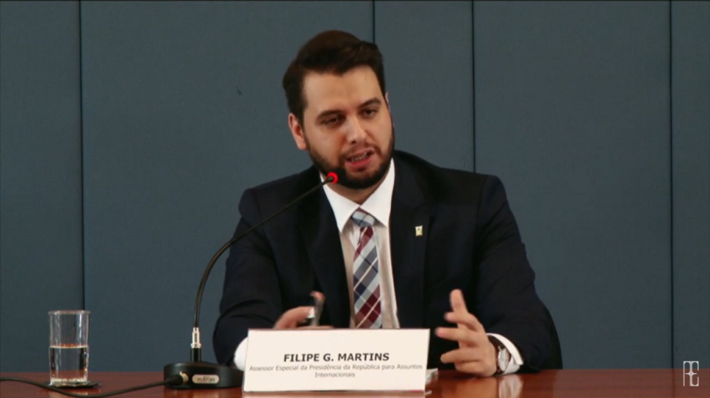 Defesa de Filipe Martins mira Justiça dos EUA para tentar anular processo no Brasil