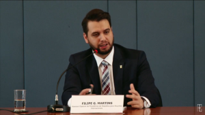 Defesa de Filipe Martins mira Justiça dos EUA para tentar anular processo no Brasil