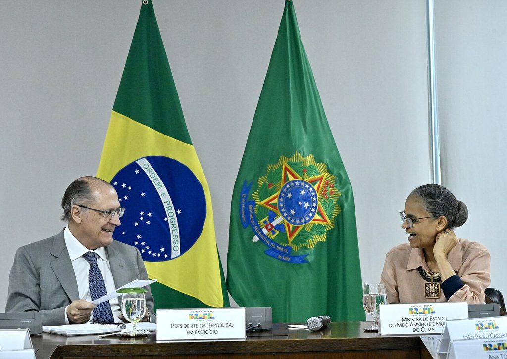 Governo trava R$ 6 milhões para ONG após tutor ser registrado como modelo de celular em castrações