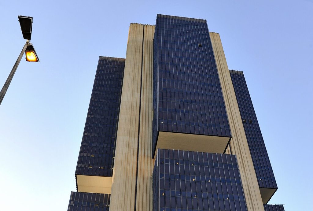 Contas externas registram rombo de US$ 8,1 bilhões em julho e acendem alerta na economia