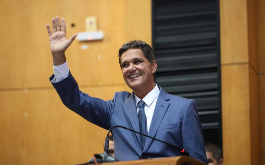 Pesquisa no ES: com 75% de aprovação, Ricardo Ferraço lidera disputa pelo governo