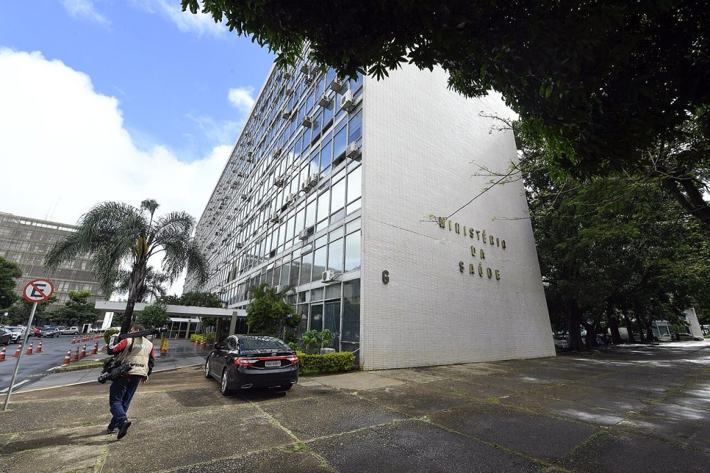 Mensagens revelam como ex-chefe de gabinete de Lula abriu portas do Ministério da Saúde para contrato milionário