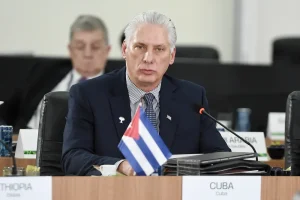 Díaz-Canel admite sofrimento em Cuba, mas descarta transição para o capitalismo