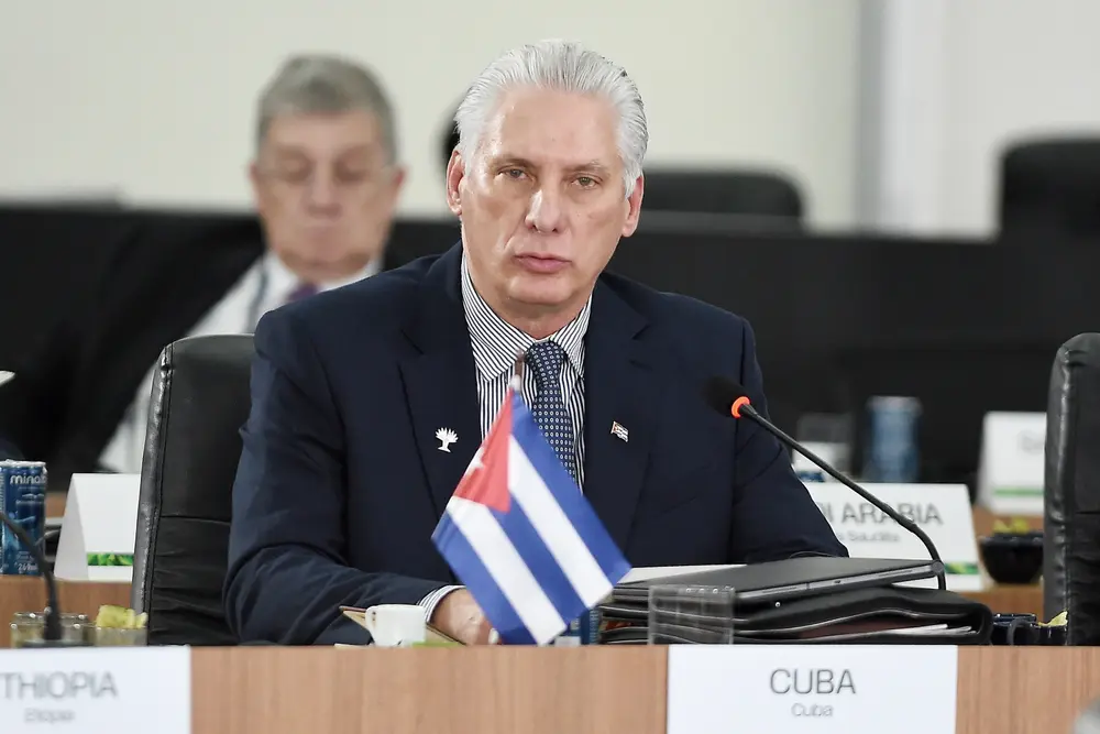 Díaz-Canel admite sofrimento em Cuba, mas descarta transição para o capitalismo