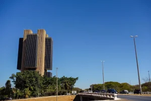 Inadimplência atinge recorde de 4,9% no Brasil mesmo com programa Desenrola