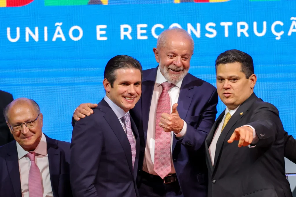 Acordo entre Lula e cúpula do Congresso acelera votação da MP das blusinhas antes do prazo fatal