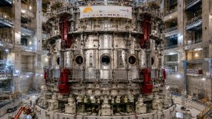 Megaobra de 400 mil toneladas avança na França para conter temperaturas de 150 milhões de graus