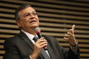 Flávio Dino admite 'ultraprotagonismo' do STF, mas defende avanço da Corte sobre outros Poderes