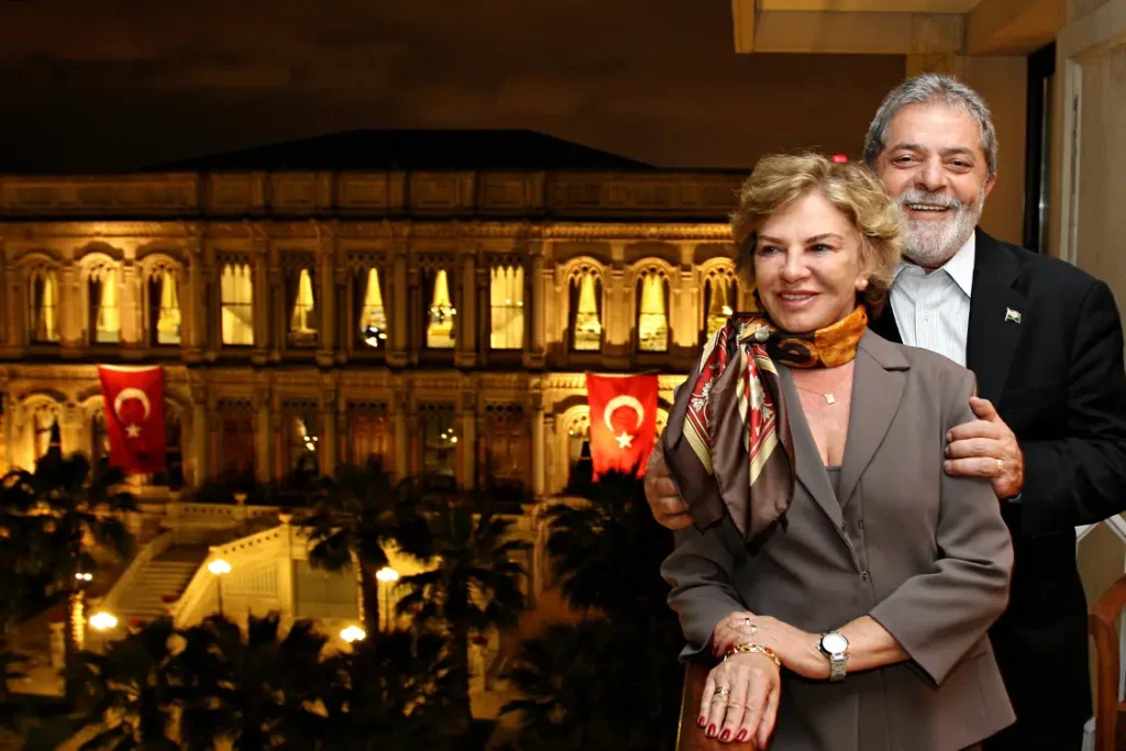 Lula troca nome de Janja pelo de Marisa Letícia durante ato político com mulheres em BH