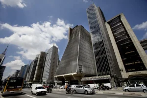 Pesquisa inédita da Fiesp revela que crime organizado drena renda de 84% das famílias e trava investimentos no Brasil