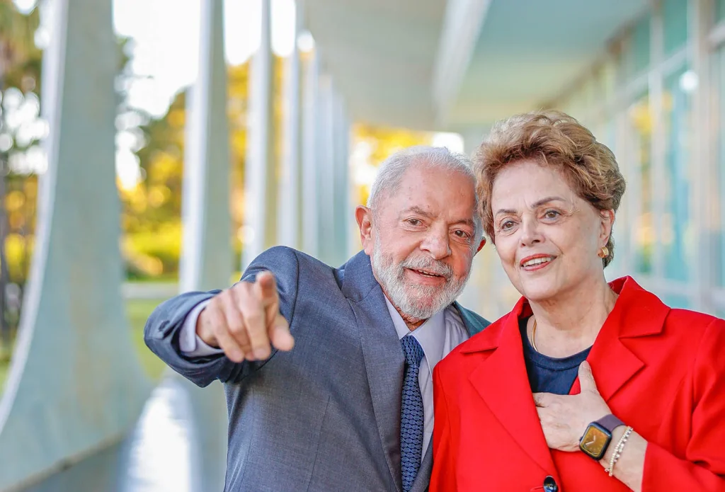 Dez anos após cassação de Dilma Rousseff, PT apoia ao menos 11 políticos que votaram pelo impeachment