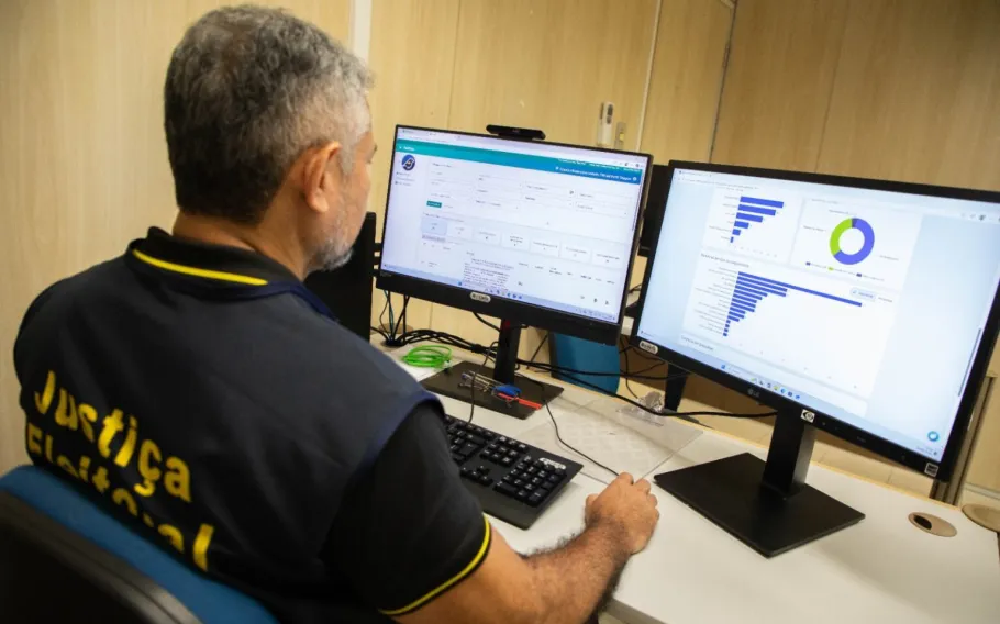 Justiça Eleitoral do Amazonas registra quase 100 denúncias em 15 dias, com internet na liderança de queixas