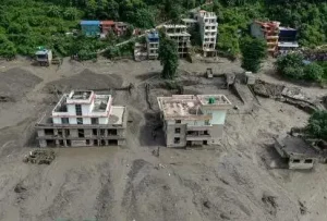 Tragédia na fronteira: enxurrada deixa 955 mortos e mais de 4,4 mil desaparecidos entre Nepal e Tibete