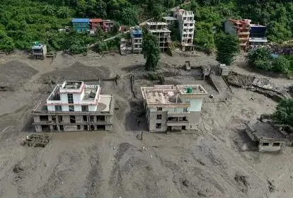 Tragédia na fronteira: enxurrada deixa 955 mortos e mais de 4,4 mil desaparecidos entre Nepal e Tibete