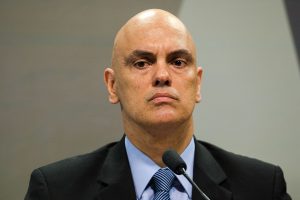 Metadados revelam edição de Alexandre de Moraes em contrato milionário do Banco Master e inflamam oposição no Senado