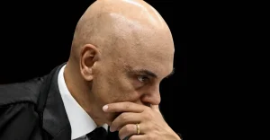 Mensagens de ex-dono do Banco Master a Alexandre de Moraes elevam pressão e abrem debate sobre investigação no STF