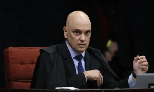 Novo aciona PGR contra Alexandre de Moraes por suspeita de ligação com ex-banqueiro e contrato milionário