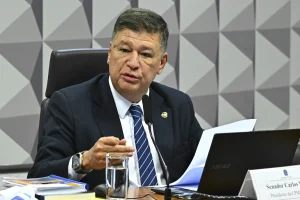 Carlos Viana aciona STF e pede afastamento imediato de Paulo Gonet no caso Banco Master