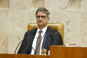 Oposição protocola sete pedidos contra Moraes e Gonet após vazamento de mensagens do Banco Master