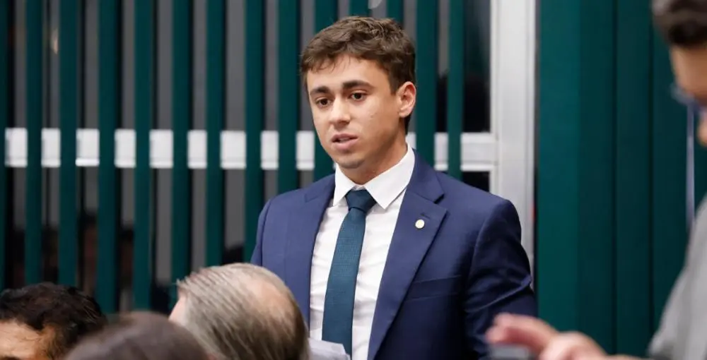 Nikolas divulga dossiê sobre Moraes e Vorcaro e cobra afastamento cautelar do ministro